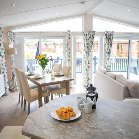 Penny With Hot Tub Villa *