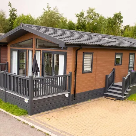 Penny With Hot Tub Villa