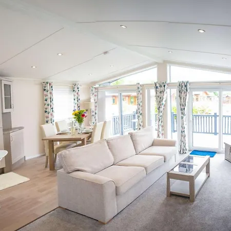 Penny With Hot Tub 别墅 马尔顿