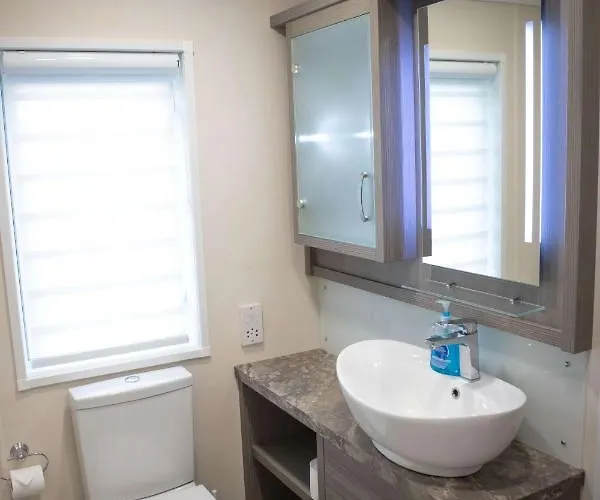 Penny With Hot Tub *