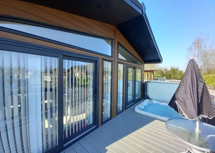 Penny With Hot Tub *